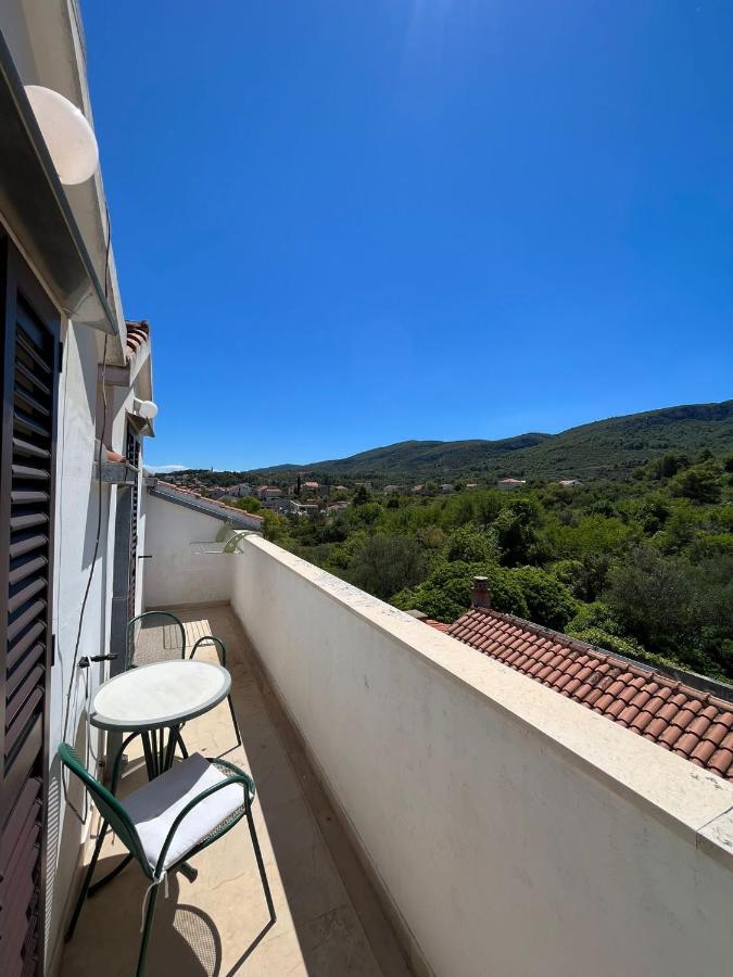 Apartamento Gorana Apartman With Swimming Pool Jelsa  Exterior foto